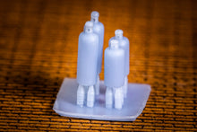 Load image into Gallery viewer, Gas Bottles (4) - HO Scale