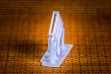 Load image into Gallery viewer, Empty Wooden Pallets - 5of - HO Scale