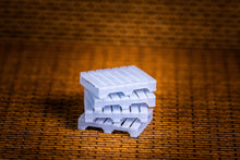 Load image into Gallery viewer, Empty Wooden Pallets (5of) - N Scale