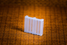 Load image into Gallery viewer, Empty Wooden Pallets - 5of - HO Scale