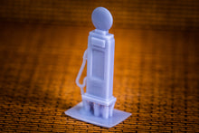 Load image into Gallery viewer, Classic Gas Pump - Short - HO Scale