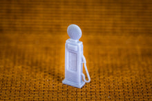 Load image into Gallery viewer, Classic Gas Pump - Short - HO Scale