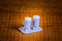 Load image into Gallery viewer, Trash Cans (65pc Variety Pack) – HO Scale