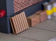 Load image into Gallery viewer, Crates, Pallets, and 55 Gallon Drums (24pk) - HO Scale