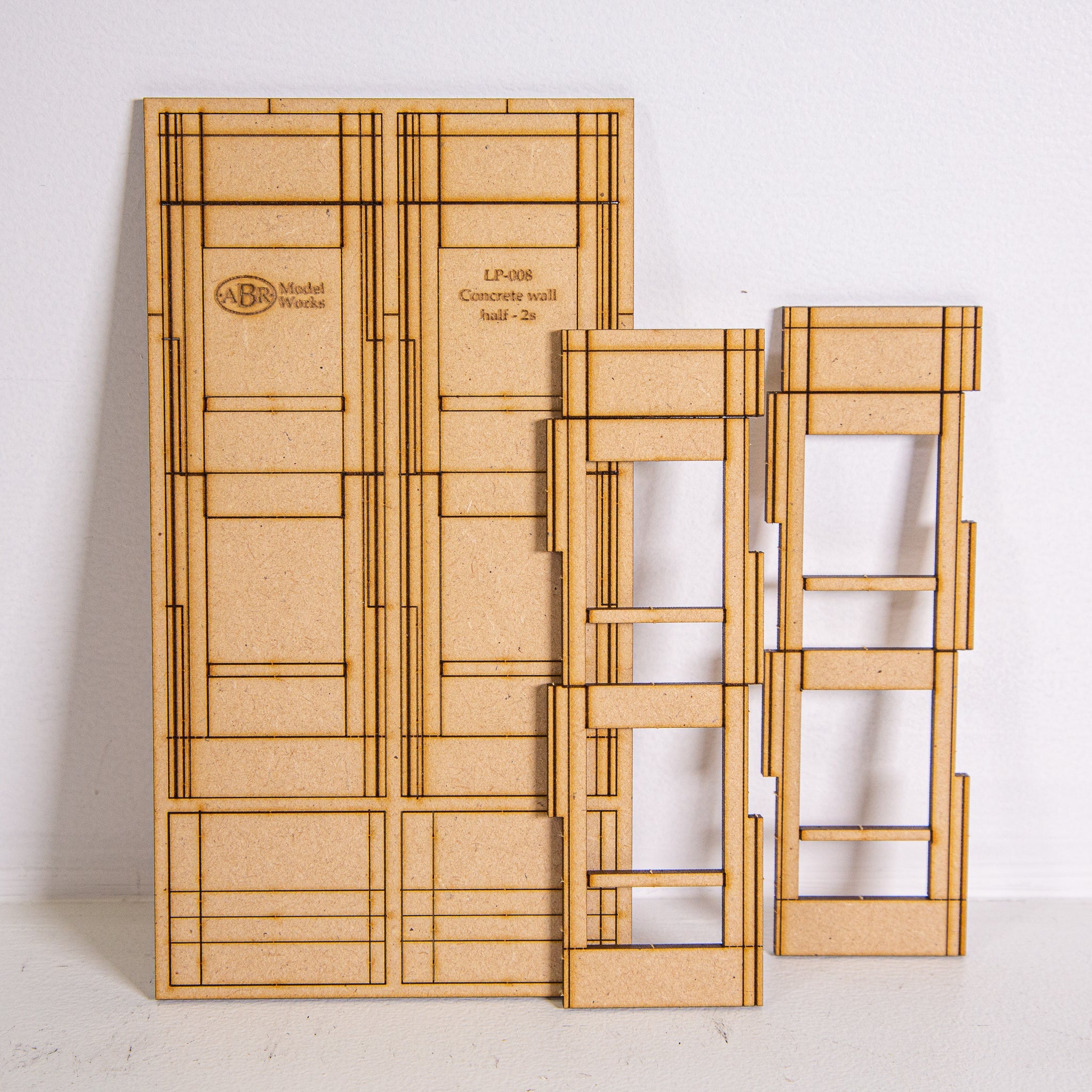 LP008 - HO Scale - Concrete modular model wall half-width panel 2 openings per storey, 2 storey