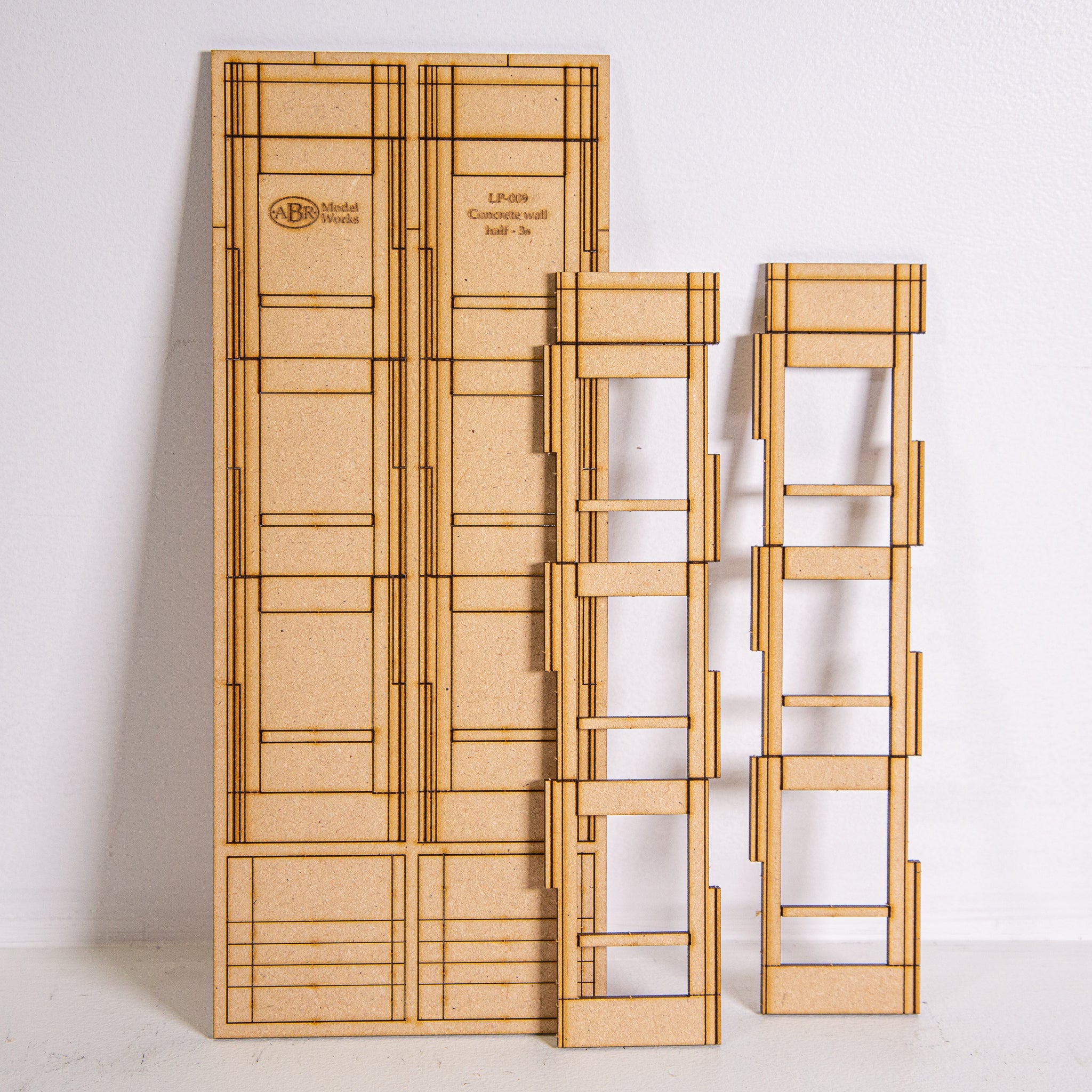 LP009 - HO Scale - Concrete modular model wall half-width panel 2 open ...