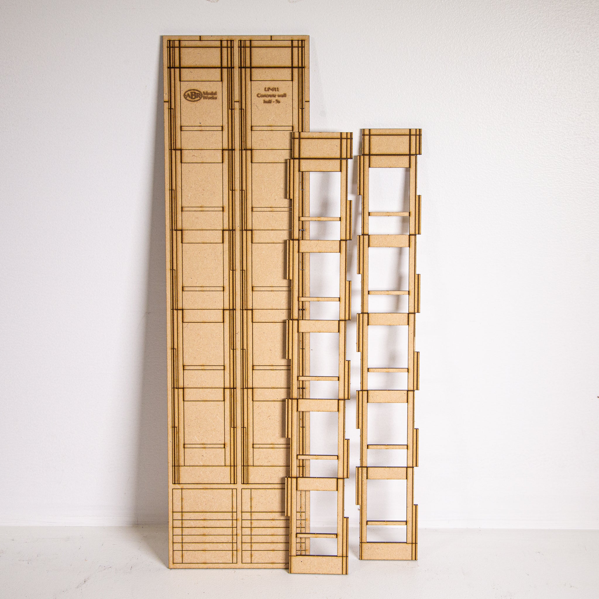 LP011 - HO Scale - Concrete modular model wall half-width panel 2 openings per storey, 5 storey