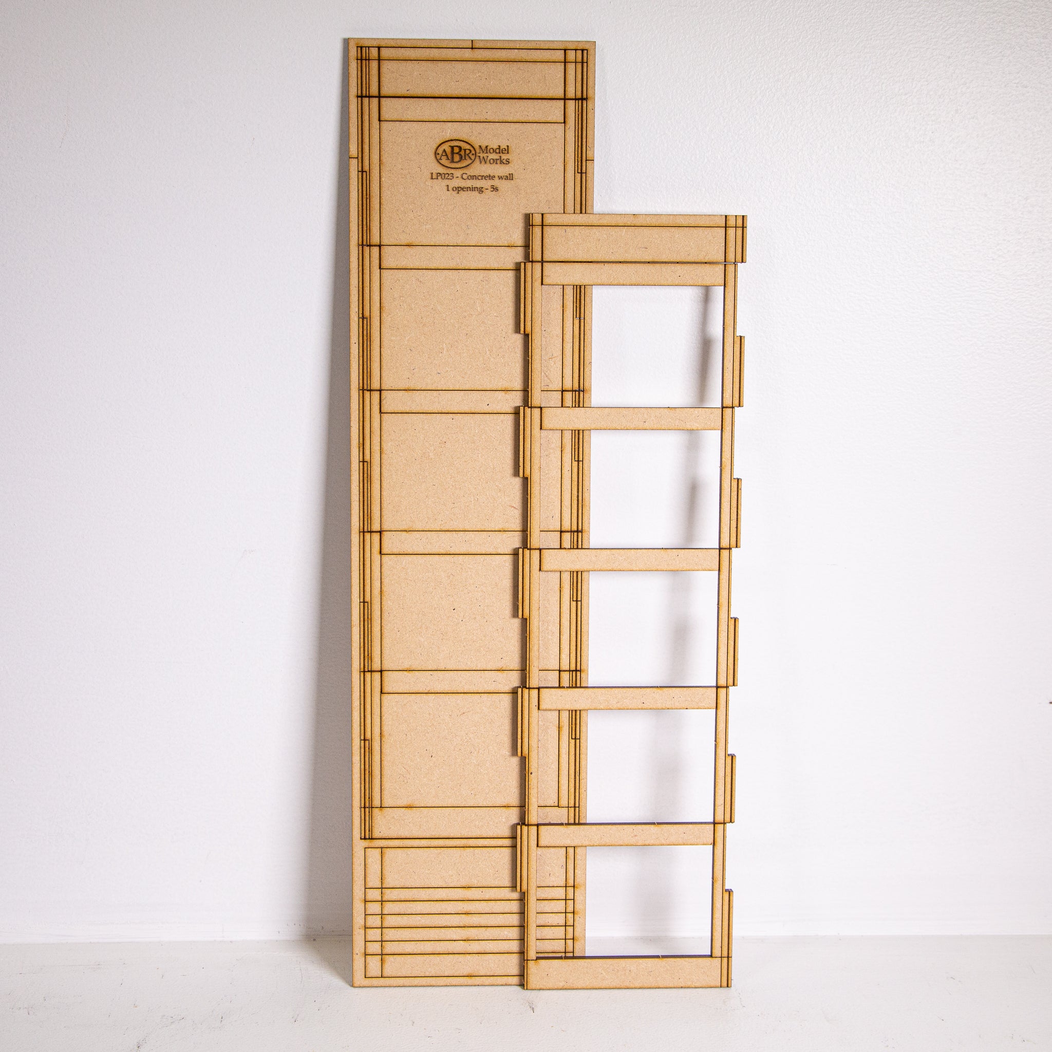 LP023 - HO Scale - Concrete modular model wall panel 1 opening per sto ...