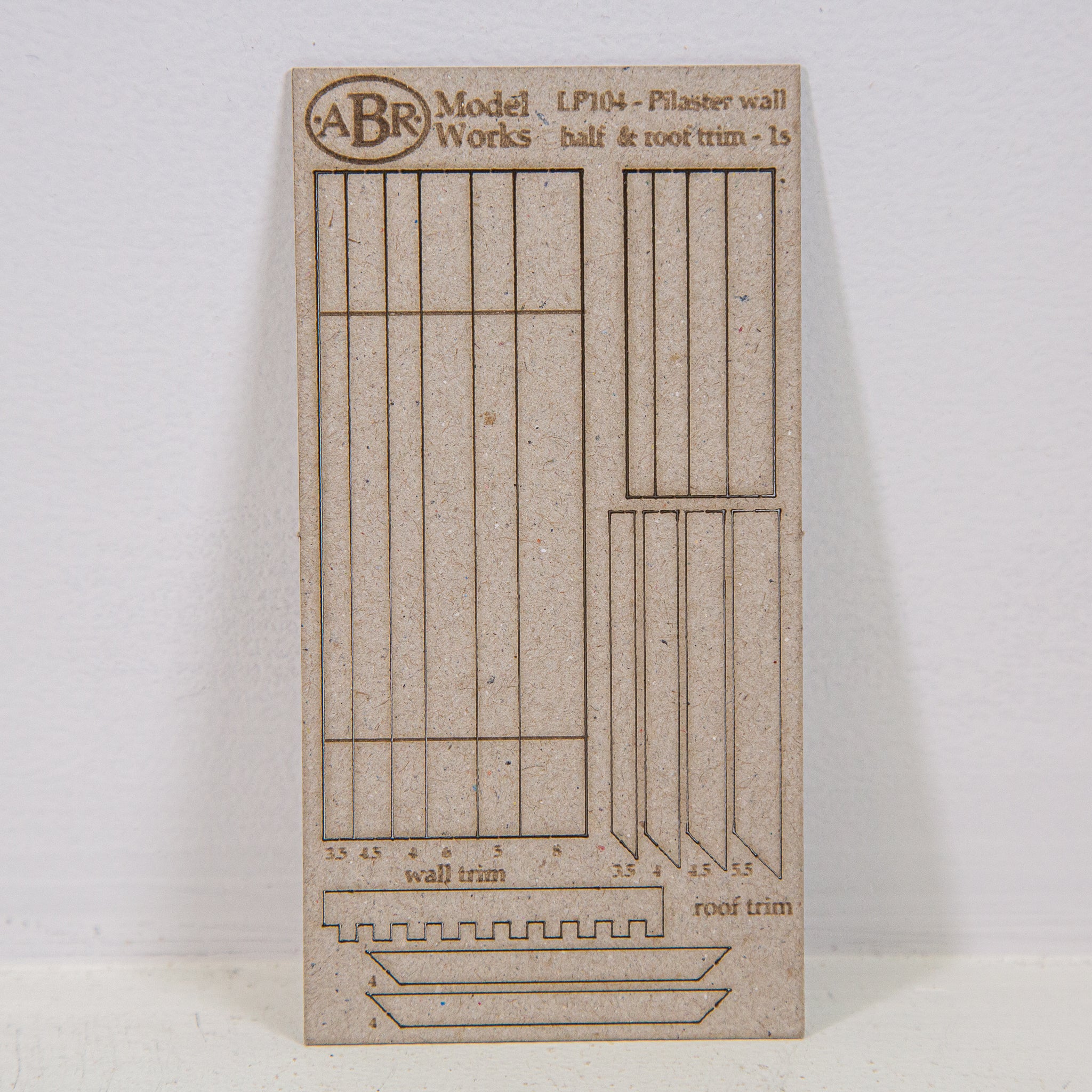 LP104 - HO Scale - Pilaster wall trim for a half-width panel, 1 storey