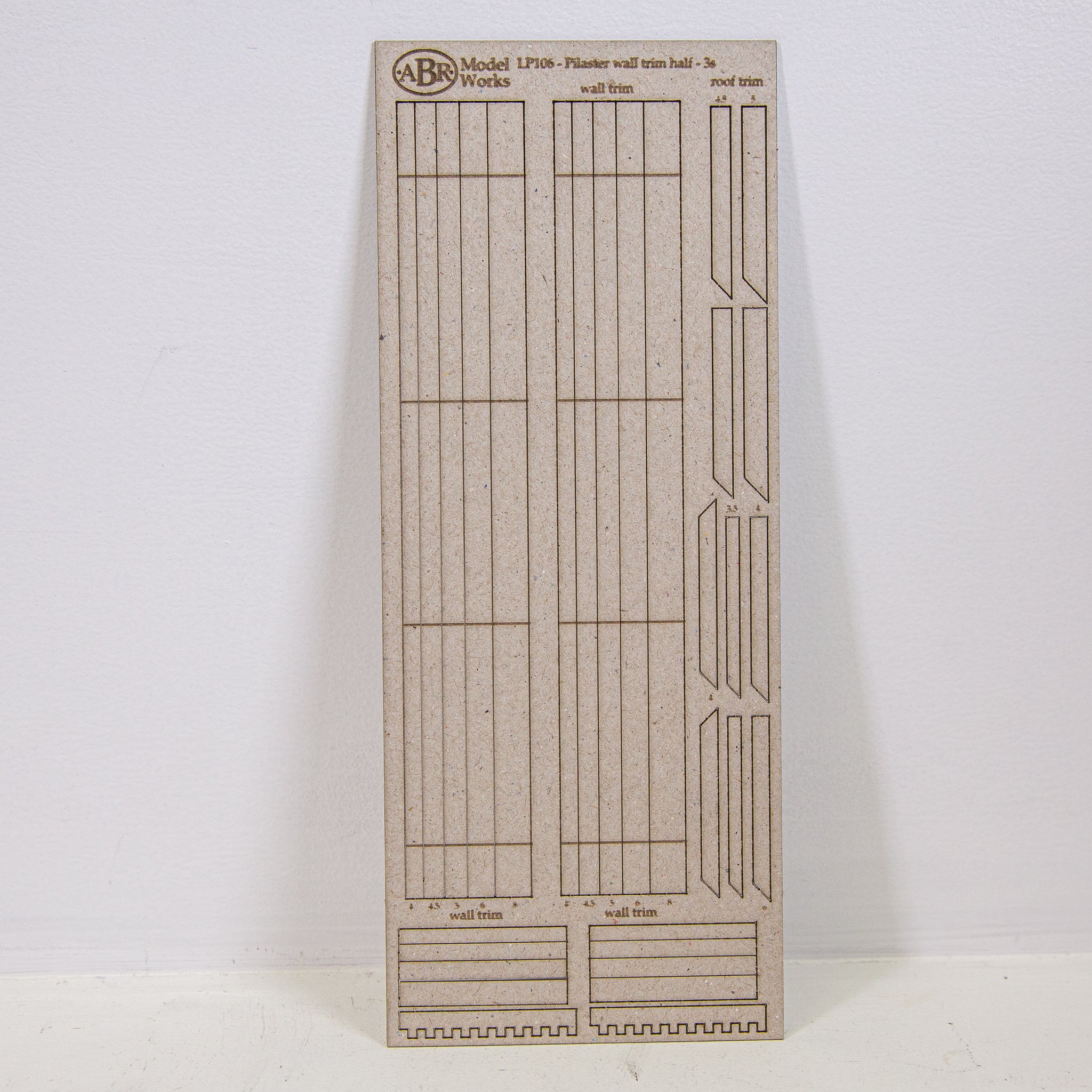 LP106 - HO Scale - Pilaster wall trim for a half-width panel, 3 storey