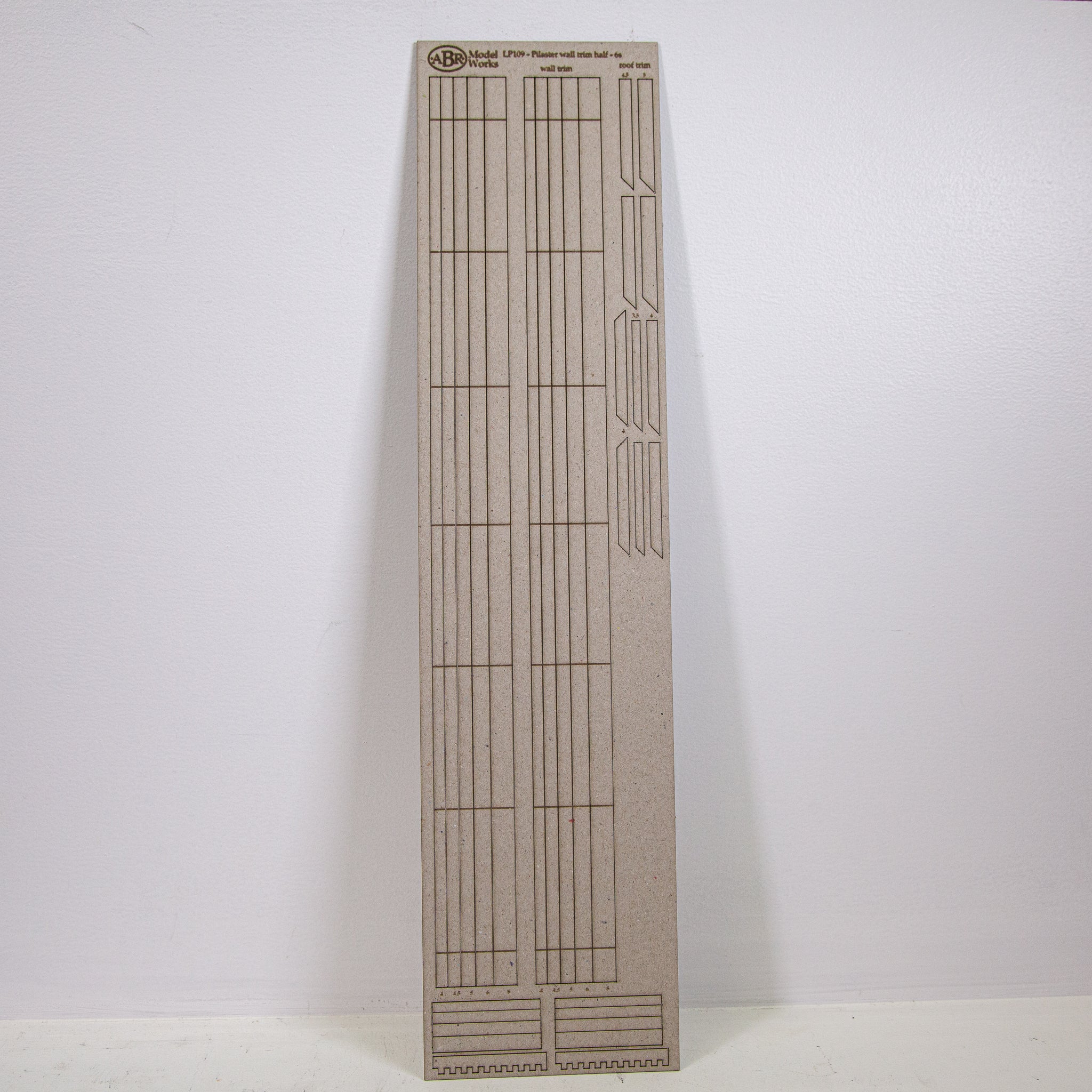 LP109 - HO Scale - Pilaster wall trim for a half-width panel, 6 storey